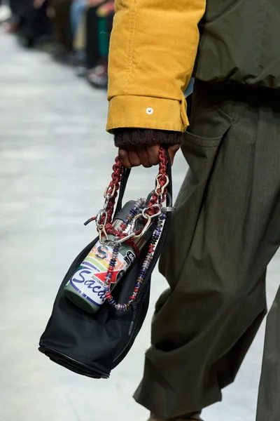 Look 180